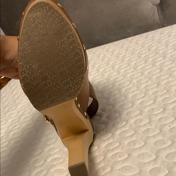 Shoes - Picture 5 of 5